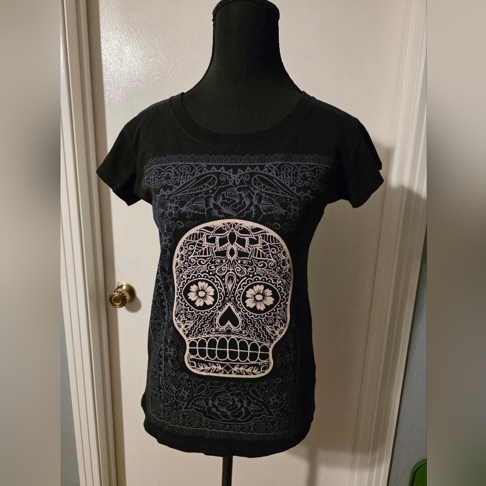 Ay Guey! Black And White Papel Picado Sugar Skull Tshirt Size M